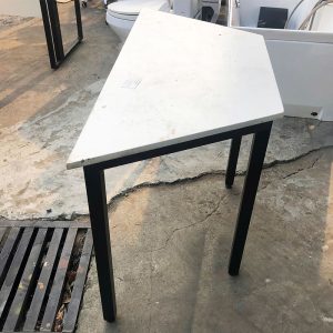 Bàn Hình Thang 1m2 Chân Sắt Cũ (Nhiều Màu)