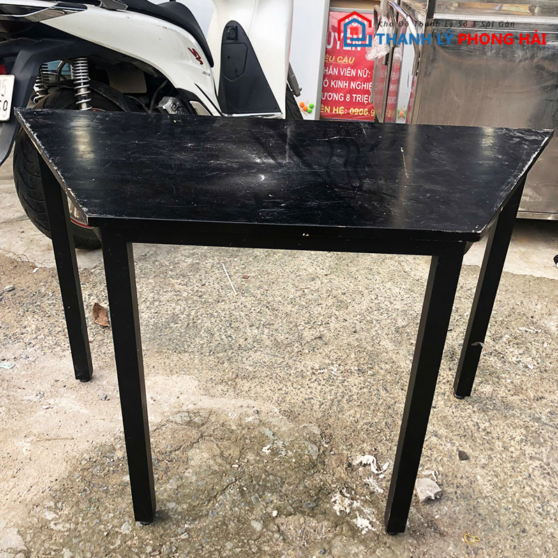 ban-hinh-thang-1m2-chan-sat-cu-2 Bàn Hình Thang 1m2 Chân Sắt Cũ (Nhiều Màu)
