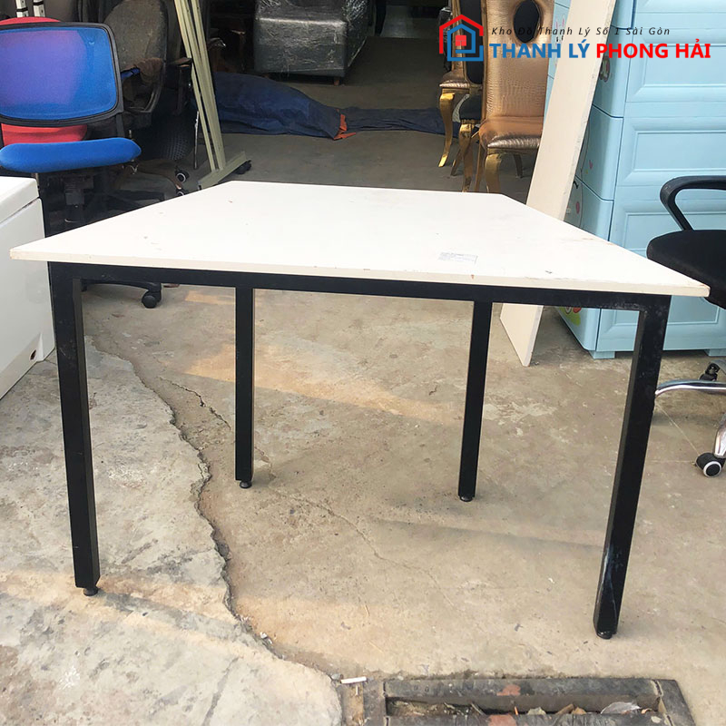 ban-hinh-thang-1m2-chan-sat-cu-4 Bàn Hình Thang 1m2 Chân Sắt Cũ (Nhiều Màu)