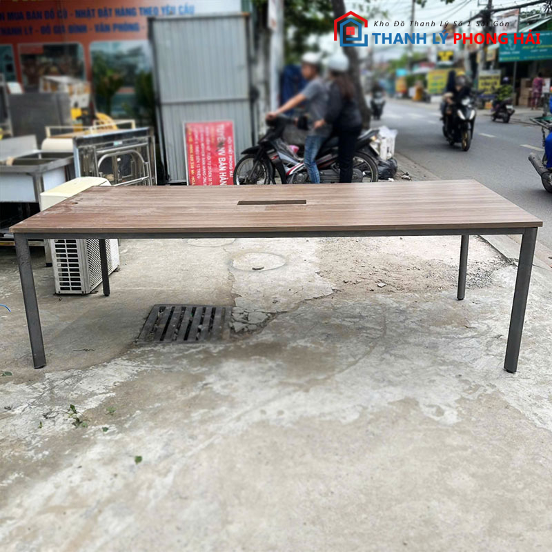 ban-hop-2m4-khung-sat-mat-go-cu-1 Bàn Họp 2m4 Khung Sắt Mặt Gỗ Cũ