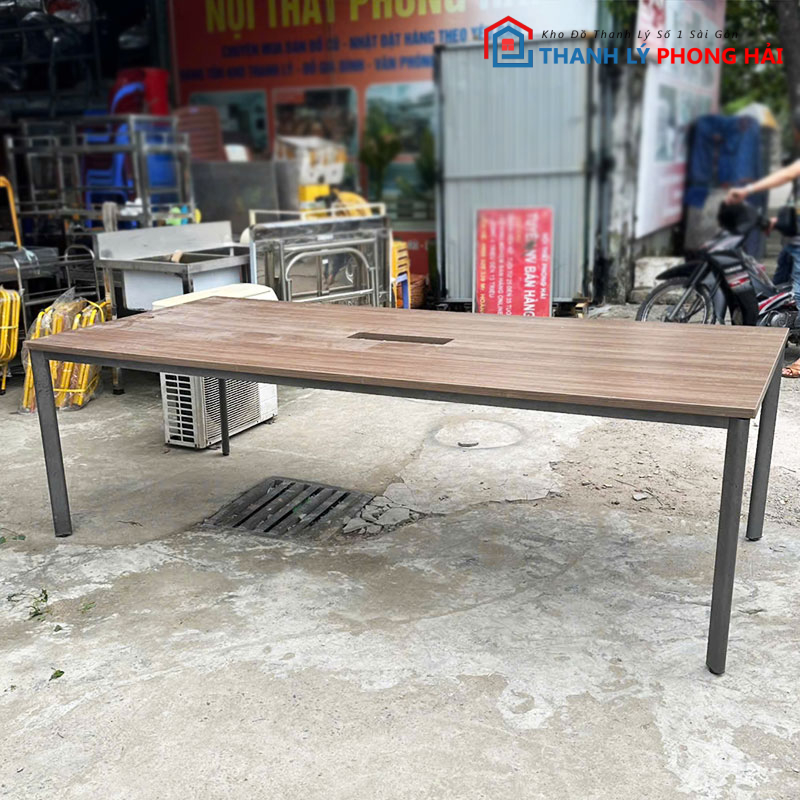 ban-hop-2m4-khung-sat-mat-go-cu-3 Bàn Họp 2m4 Khung Sắt Mặt Gỗ Cũ