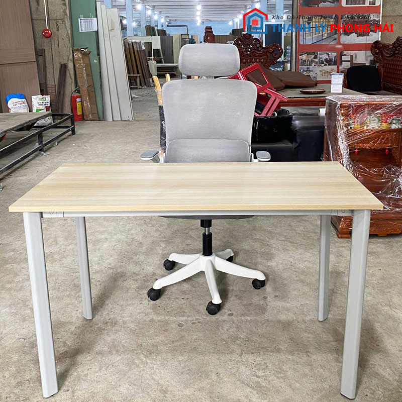 ban-lam-viec-chan-oval-1m2-1 Thanh Lý Bàn Làm Việc Chân Oval 1m2 Mới 99%