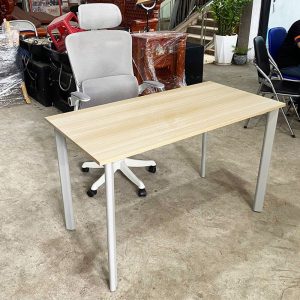 Thanh Lý Bàn Làm Việc Chân Oval 1m2 Mới 99%