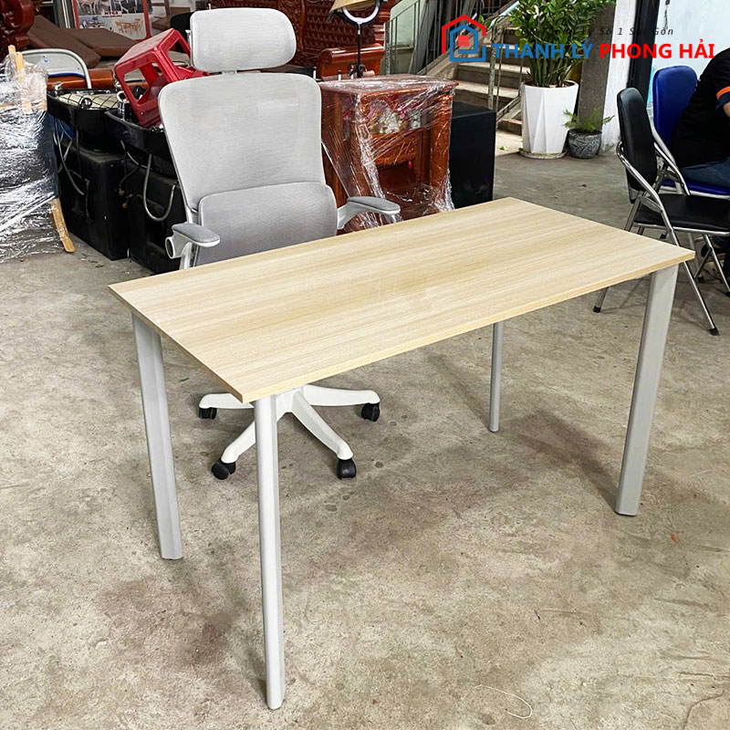 ban-lam-viec-chan-oval-1m2-2 Thanh Lý Bàn Làm Việc Chân Oval 1m2 Mới 99%