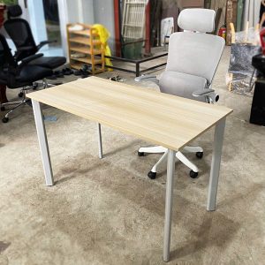 Thanh Lý Bàn Làm Việc Chân Oval 1m2 Mới 99%