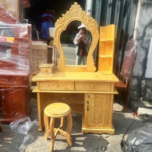 Bàn Trang Điểm Gỗ Thông 1m Kèm Đôn Mới 99%