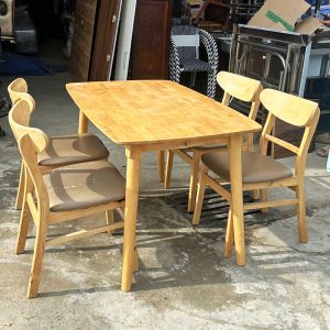 Bộ Bàn Ăn Mango 1m2 Kèm 4 Ghế Đệm Da Cũ