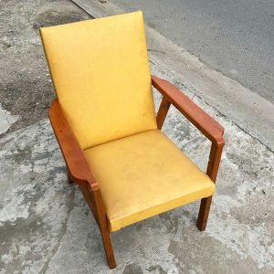 Ghế Cafe Cũ Khung Gỗ Bọc Đệm Da Vàng