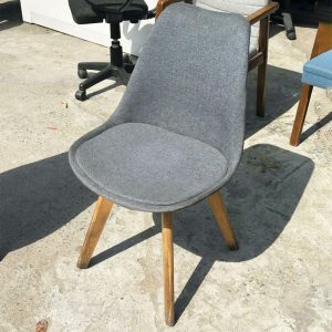 Ghế Eames Nỉ Xám Chân Gỗ Đệm Êm Cũ