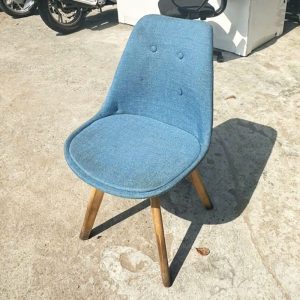 Ghế Eames Nỉ Xanh Đính Nút Cũ