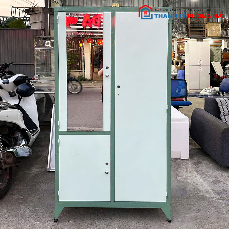 tu-sat-3-canh-mau-xanh-mint-kem-guong-cu-1 Tủ Sắt 3 Cánh Màu Xanh Mint Kèm Gương Cũ