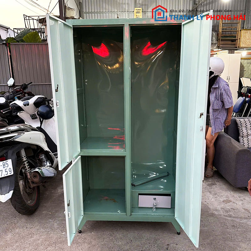 tu-sat-3-canh-mau-xanh-mint-kem-guong-cu-2 Tủ Sắt 3 Cánh Màu Xanh Mint Kèm Gương Cũ