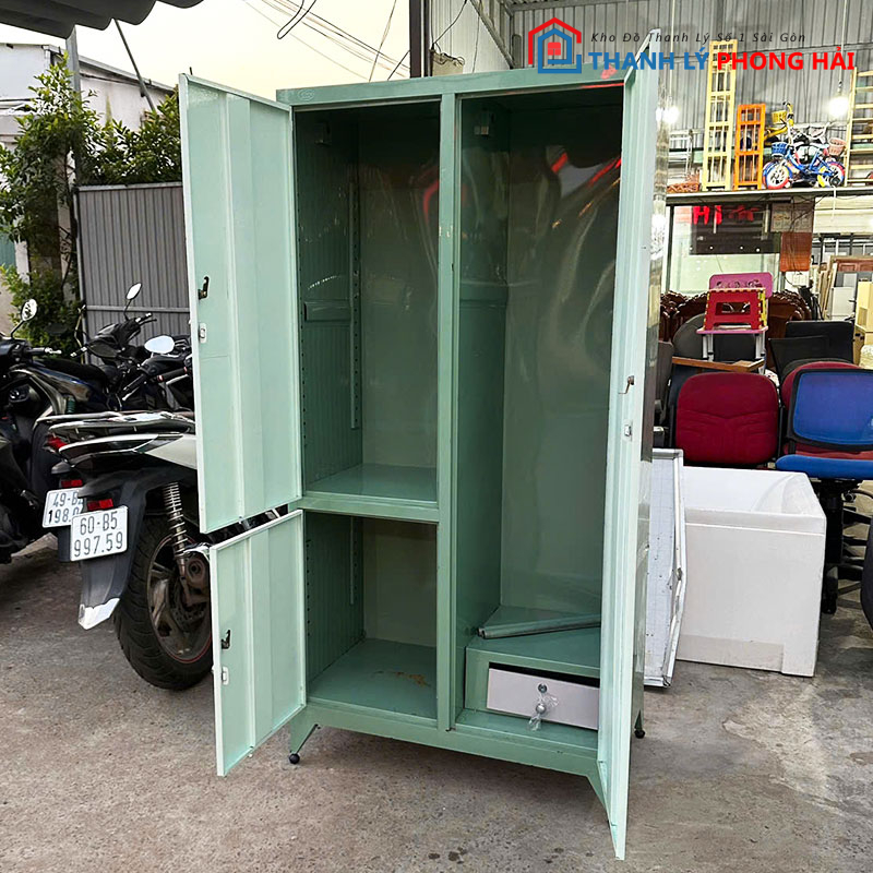tu-sat-3-canh-mau-xanh-mint-kem-guong-cu-3 Tủ Sắt 3 Cánh Màu Xanh Mint Kèm Gương Cũ