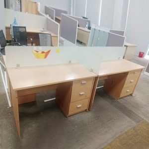 Bàn Làm Việc Nhóm Có Vách Ngăn Kính 2m6 Cũ