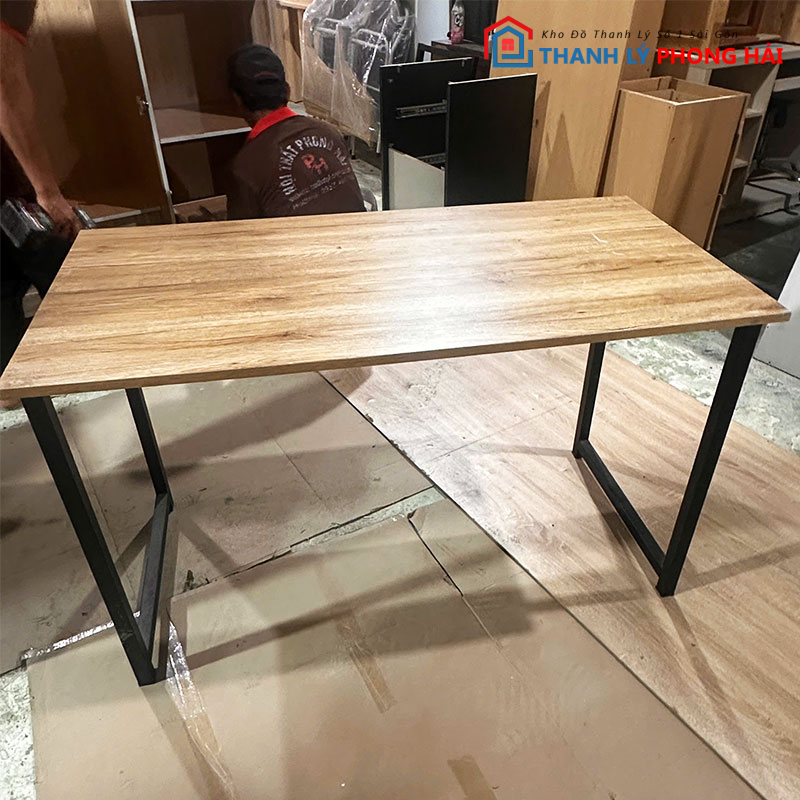 ban-mat-go-chan-sat-1m2-cu-1 Bàn Mặt Gỗ Chân Sắt 1m2 Cũ