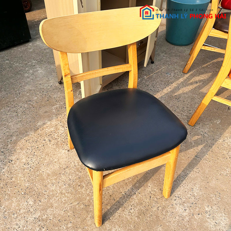 ghe-mango-dem-den-khung-go-cu-1 Ghế Mango Đệm Đen Khung Gỗ Cũ