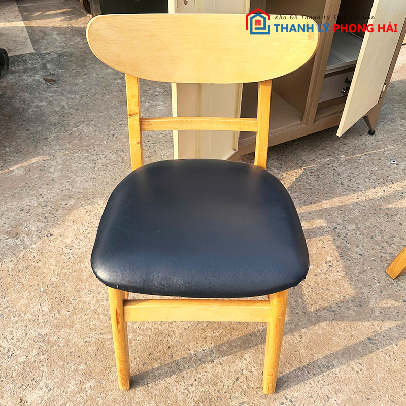 ghe-mango-dem-den-khung-go-cu-2 Ghế Mango Đệm Đen Khung Gỗ Cũ