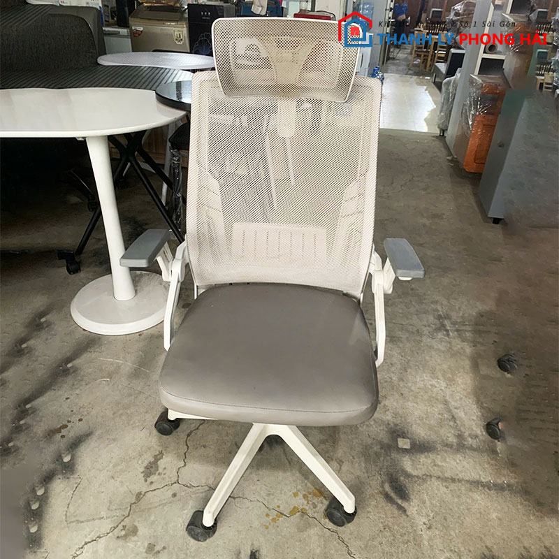 ghe-xoay-lung-luoi-xam-co-tua-dau-cu-1-1 Ghế Xoay Lưng Lưới Xám Có Tựa Đầu Cũ