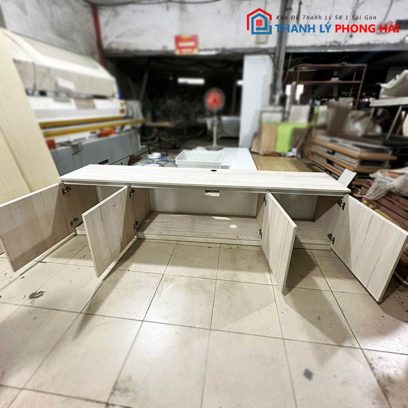ke-tivi-go-mdf-4-canh-2m4-co-lo-di-day-cu-1 Kệ Tivi Gỗ MDF 4 Cánh 2m4 Có Lỗ Đi Dây Cũ