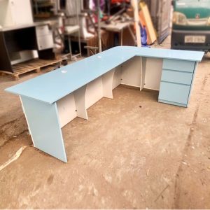 Quầy Lễ Tân 2m4 Góc L Trắng Phối Xanh Cũ