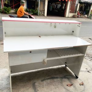 Quầy Lễ Tân Trắng Phối Hồng 1m5 Cũ