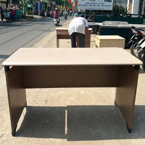 Bàn Làm Việc Có Bửng MDF 1m2 Màu Gỗ Sáng Cũ