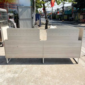Bàn Làm Việc Cụm Gỗ MDF 2m2 Có Vách Che Cũ