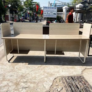 Bàn Làm Việc Cụm Gỗ MDF 2m2 Có Vách Che Cũ