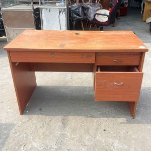 Bàn Làm Việc Kèm Bửng 1m2 Kèm Hệ Tủ Cũ