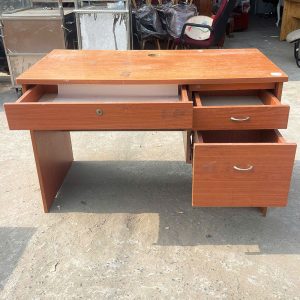 Bàn Làm Việc Kèm Bửng 1m2 Kèm Hệ Tủ Cũ