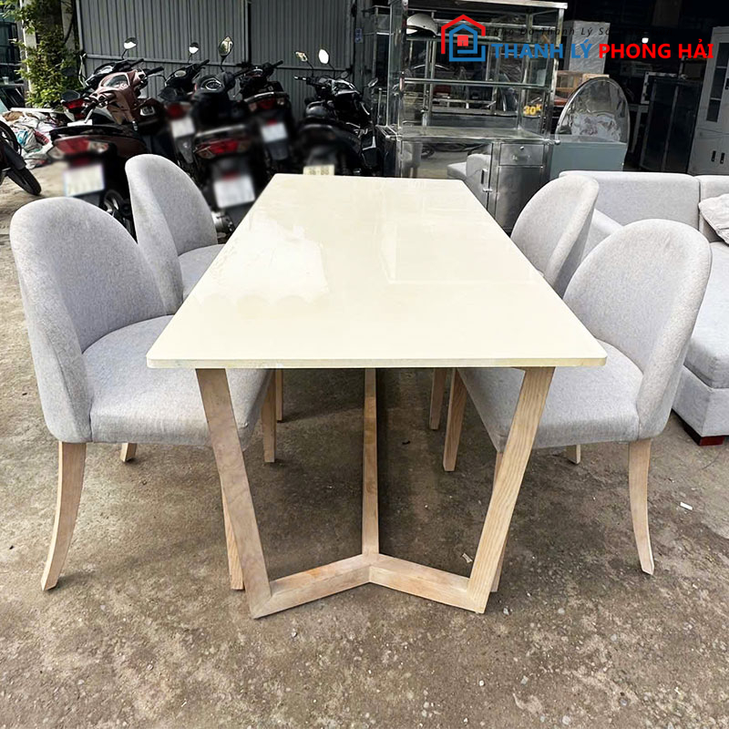 bo-ban-an-4-ghe-boc-vai-xam-1m5-cu-2 Bộ Bàn Ăn 4 Ghế Bọc Vải Xám 1m5 Cũ