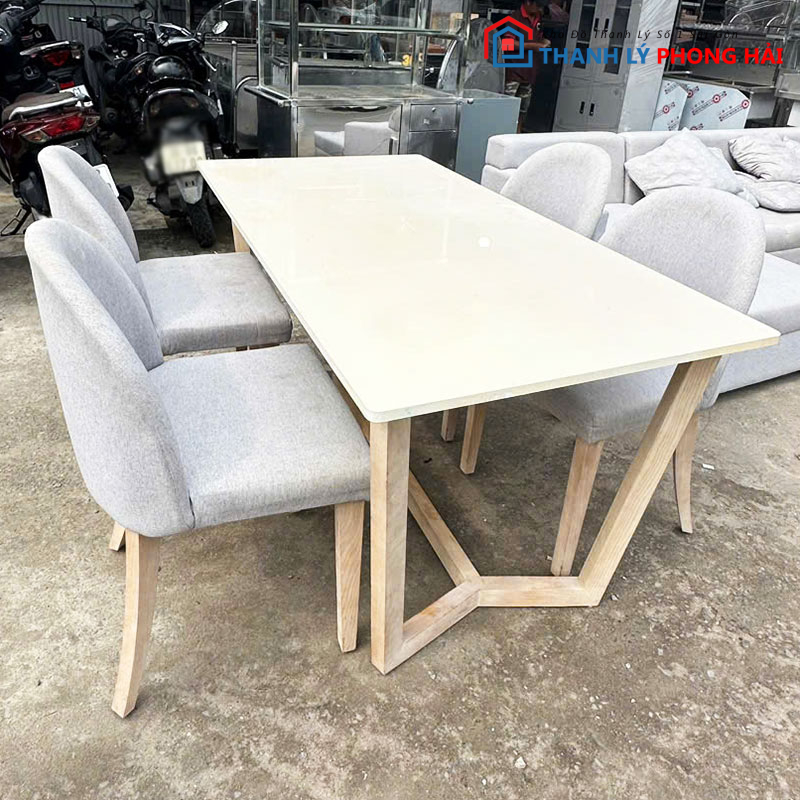 bo-ban-an-4-ghe-boc-vai-xam-1m5-cu-3 Bộ Bàn Ăn 4 Ghế Bọc Vải Xám 1m5 Cũ