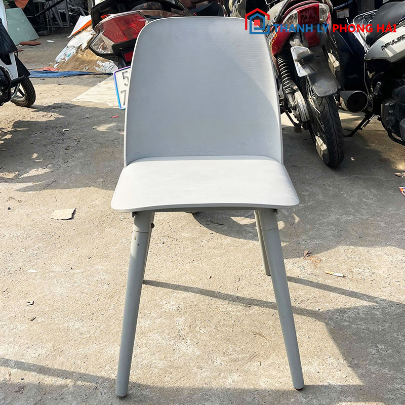 ghe-nhua-duc-mau-trang-cu-1 Ghế Nhựa Đúc Màu Trắng Cũ