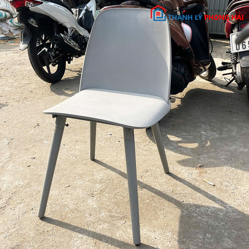 ghe-nhua-duc-mau-trang-cu-3 Ghế Nhựa Đúc Màu Trắng Cũ