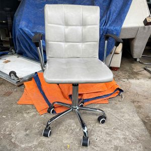 Ghế Xoay Bọc Da Xám Lưng Thấp Cũ