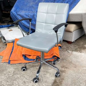 Ghế Xoay Bọc Da Xám Lưng Thấp Cũ