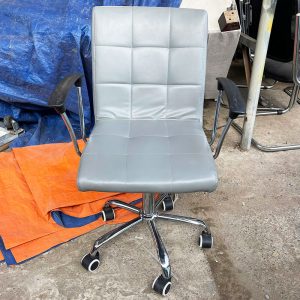 Ghế Xoay Bọc Da Xám Lưng Thấp Cũ
