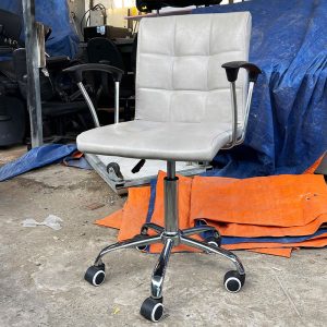 Ghế Xoay Bọc Da Xám Lưng Thấp Cũ