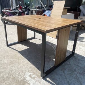 Bàn Họp Cũ Mặt Gỗ 1m4 Chân Sắt Cũ