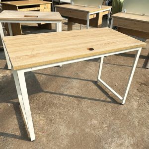 Bàn Làm Việc 1m2 Kèm Lỗ Đi Dây Cũ