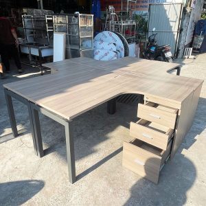 Bàn Làm Việc Nhóm 4 Chỗ Có Vách Ngăn Cũ