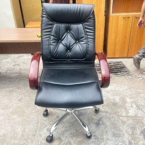 Ghế Giám Đốc Da Đen Chân Xoay Cũ