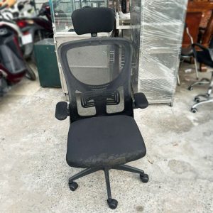 Ghế Xoay Lưng Lưới Có Tựa Đầu Màu Đen Cũ