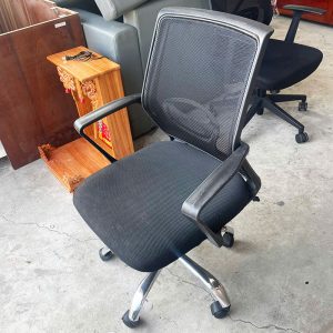 Ghế Xoay Tay Chữ V Lưng Lưới Cũ