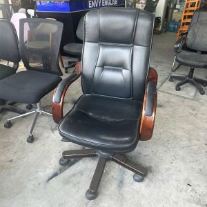 Ghế Giám Đốc Bọc Da Phối Tay Chân Gỗ Cũ