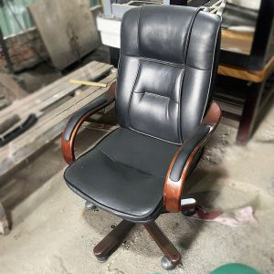 Ghế Giám Đốc Bọc Da Phối Tay Chân Gỗ Cũ