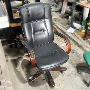 Ghế Giám Đốc Bọc Da Phối Tay Chân Gỗ Cũ