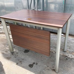 Bàn Làm Việc 1m Mặt Gỗ Chân Sắt Kèm Bửng Cũ