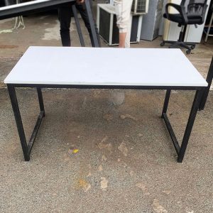 Bàn Làm Việc 1m2 Chân Sắt Mặt Gỗ Trắng Cũ