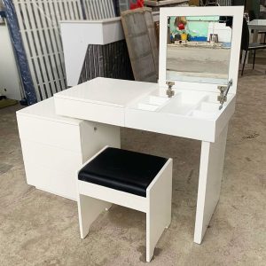 Bàn Trang Điểm 1m4 Gỗ MDF Kèm Đôn Ngồi Cũ